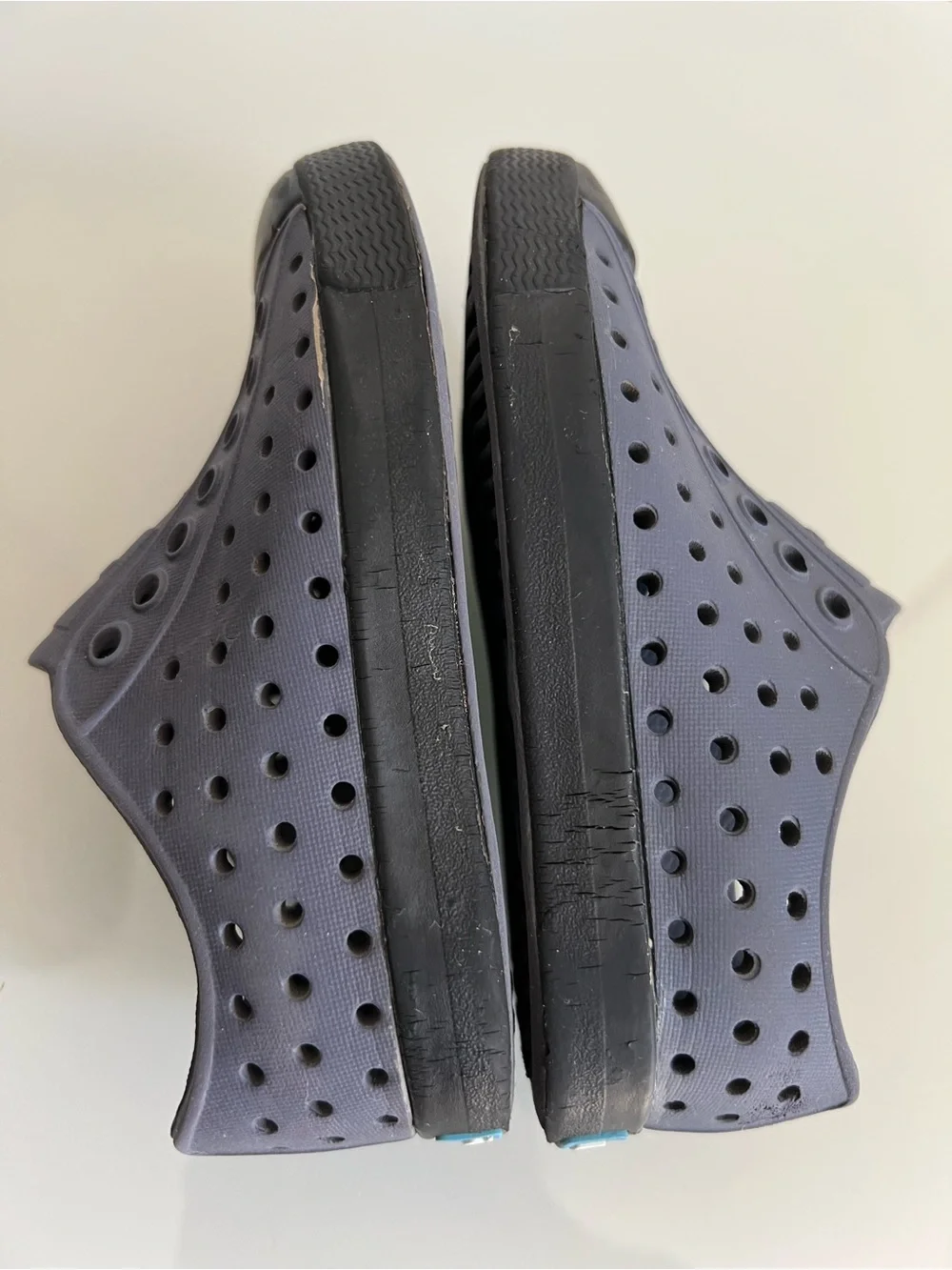 Native Jefferson Pewter Gray & Black Slip-Ons, 8c